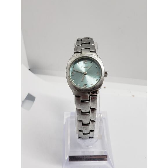 Women\'s Timex watch. Blue iridescent face. Silver band. Water resistant 30M main image 3